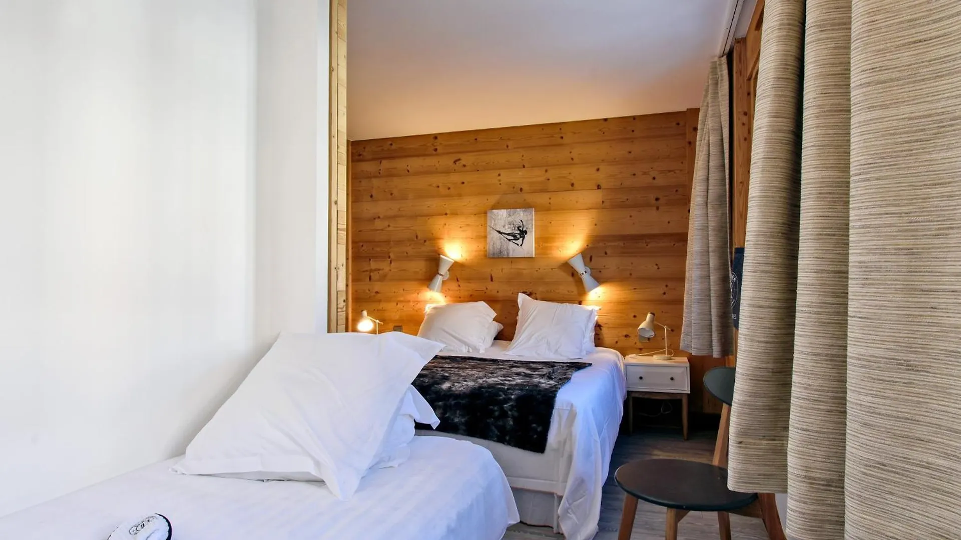 Luxueux Appartement 2 Chambres Au Coeur De Courchevel 1850, Balcon, Parking Et Services Inclus - Fr-1-613A-7